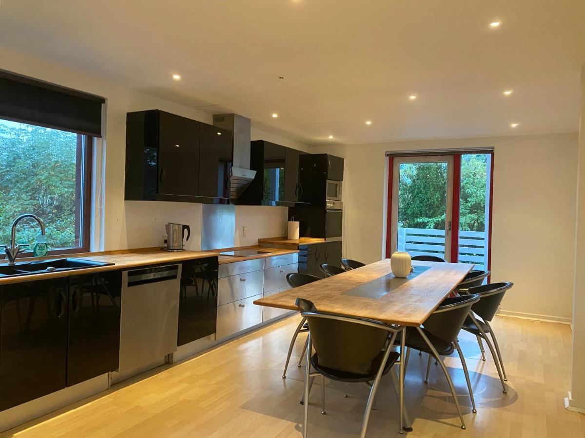 Spacious & Well Located Villa Apartement 허르레브 외부 사진
